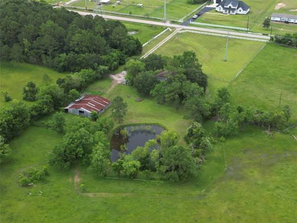 1720 Dahlstrom RD, Alvin, TX 77511