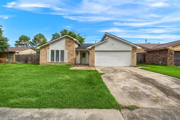 702 Briarclift LN,  Baytown,  TX 77521