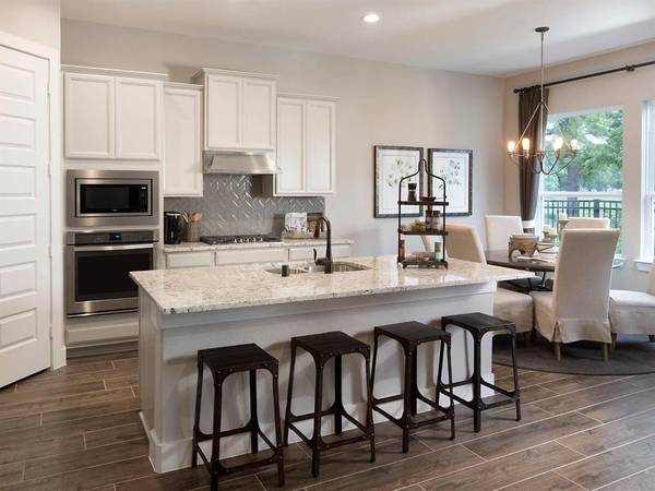 570 Morning Tide LN, Kemah, TX 77565