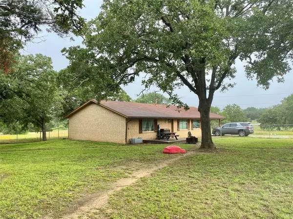 Giddings, TX 78942,221 Mayer LN