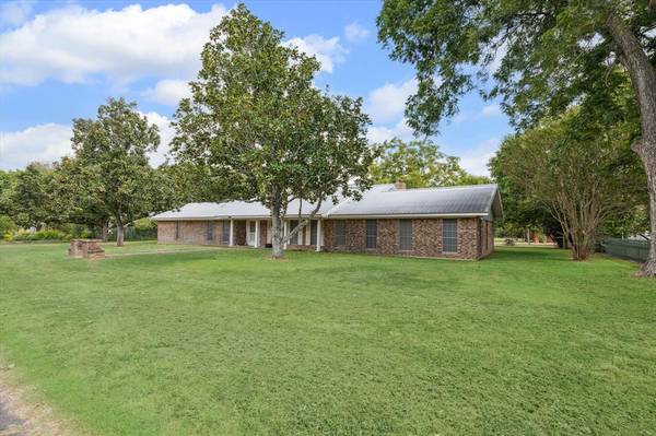 205 W Mill ST, Round Top, TX 78954