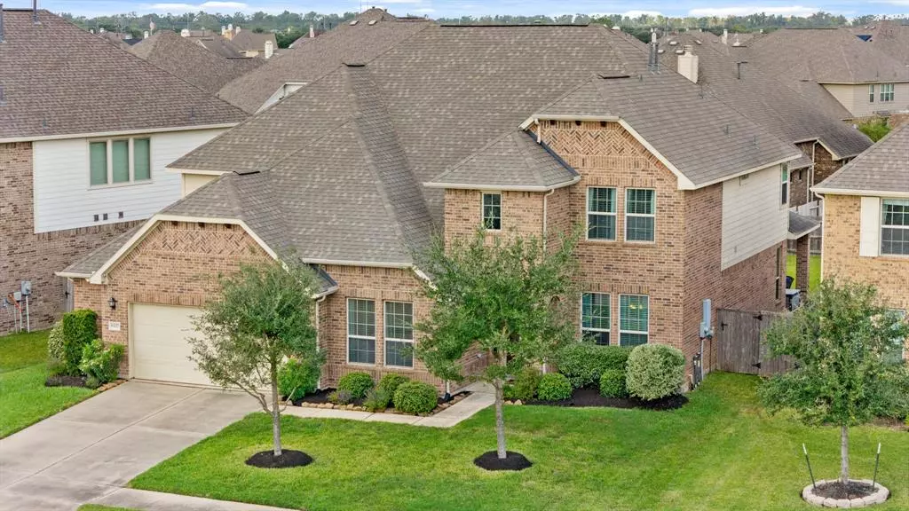 6227 Garden Lakes LN, Sugar Land, TX 77479