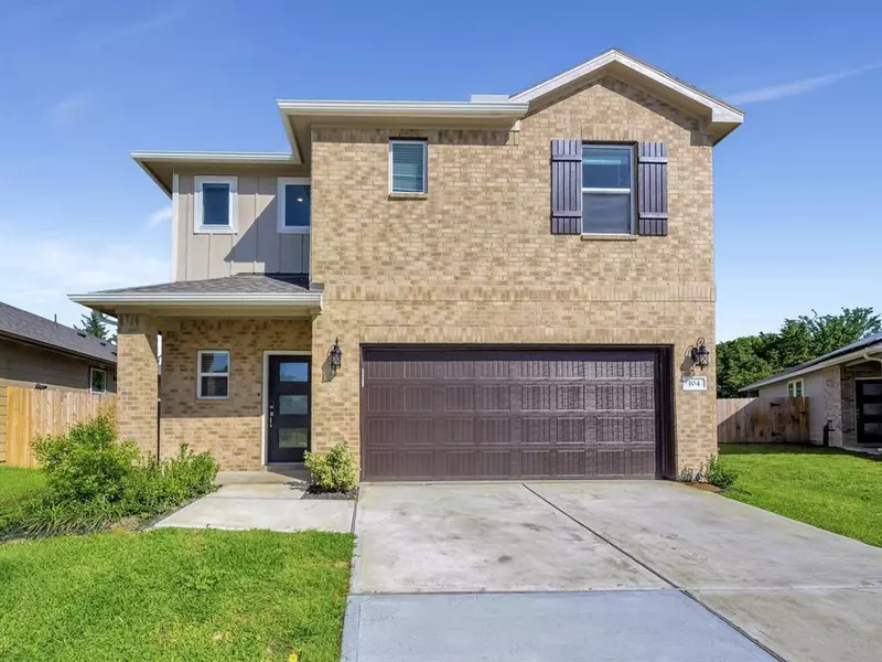 104 Clay Creek LN, Montgomery, TX 77316