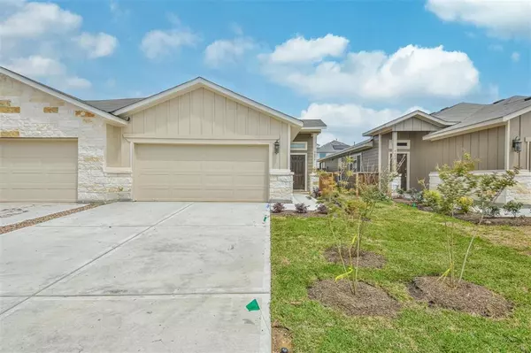 218 Oakcrest #B, Conroe, TX 77304