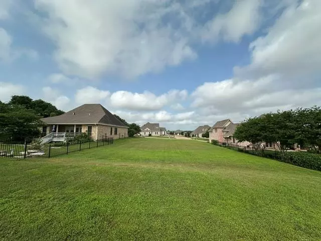 2207 Carondelet CT, Brenham, TX 77833