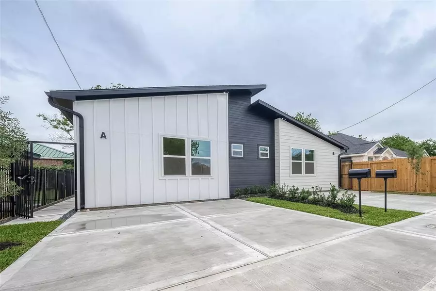 4029 Knoxville ST, Houston, TX 77051