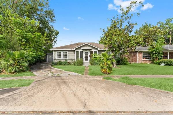 5816 Community DR, Houston, TX 77005