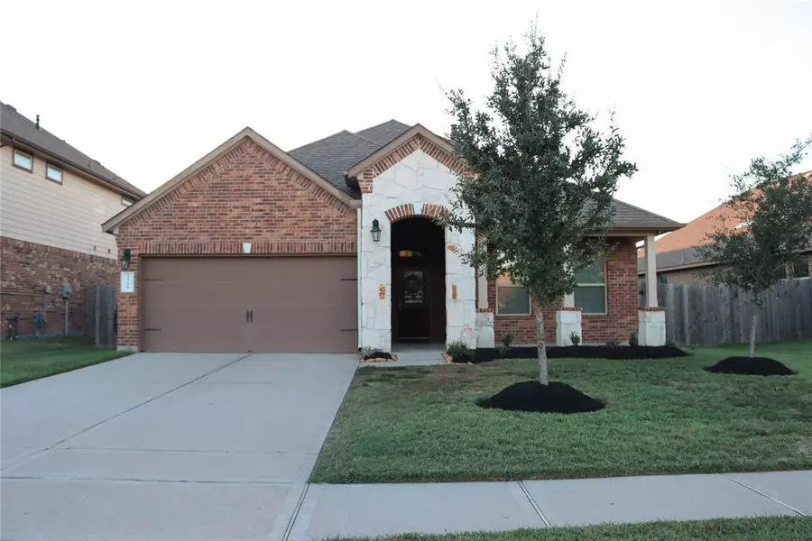 2726 Osprey LN, Pearland, TX 77581