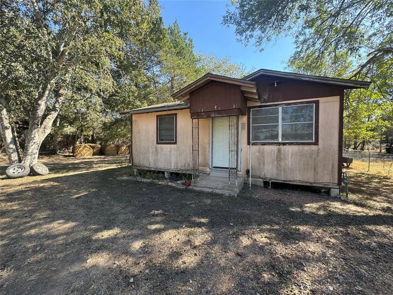 107 W Park ST, Hallettsville, TX 77964