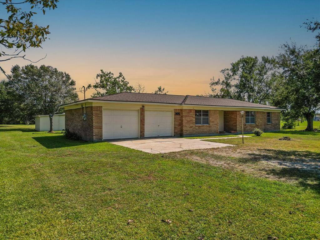 Dickinson, TX 77539,905 28th ST