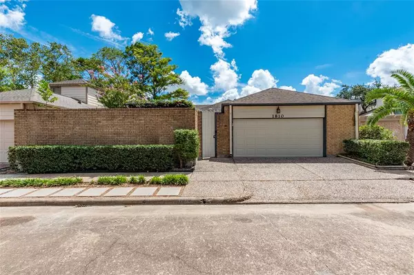 1810 Linfield WAY, Houston, TX 77058