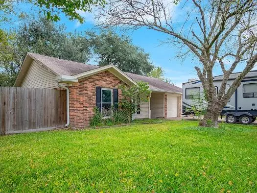 Highlands, TX 77562,8514 Bluebonnet ST