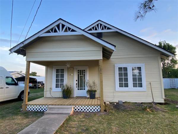 309 E Bailey ST, Cuero, TX 77954