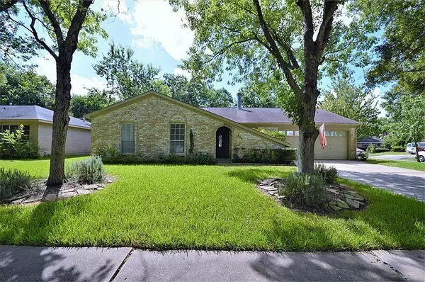 942 Neptune LN, Houston, TX 77062