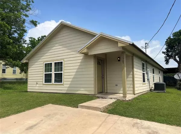 1505 Simon AVE, Brenham, TX 77833