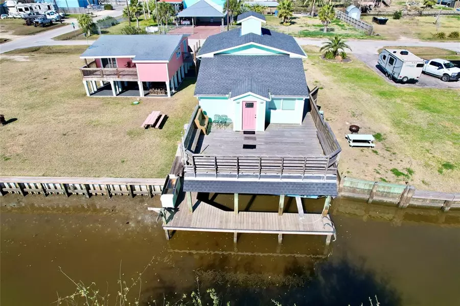 1104 MAYES, Crystal Beach, TX 77650