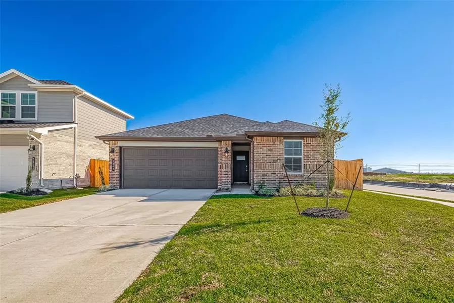 5147 Sunset Oaks DR, Fresno, TX 77545