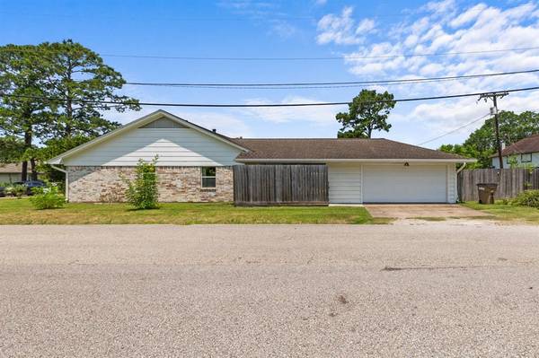 Dickinson, TX 77539,5009 Green Willow LN