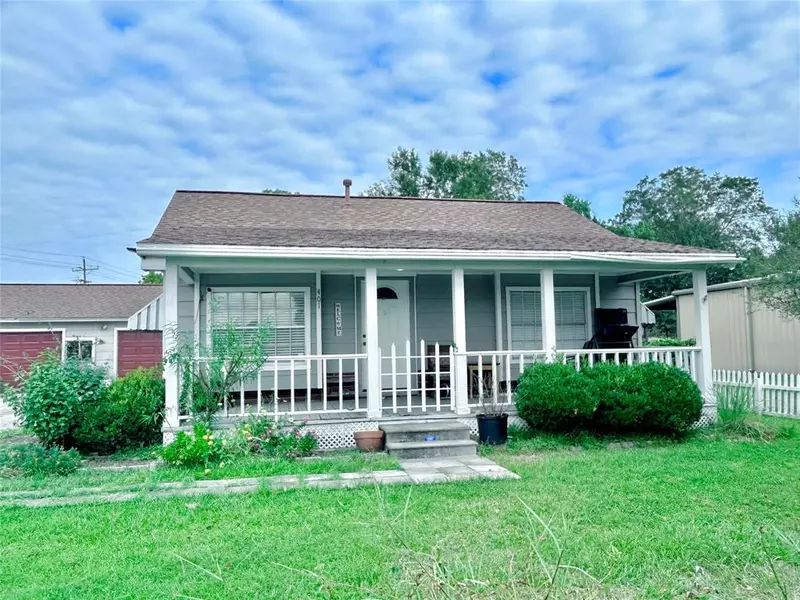 401 Lee AVE, Anahuac, TX 77514