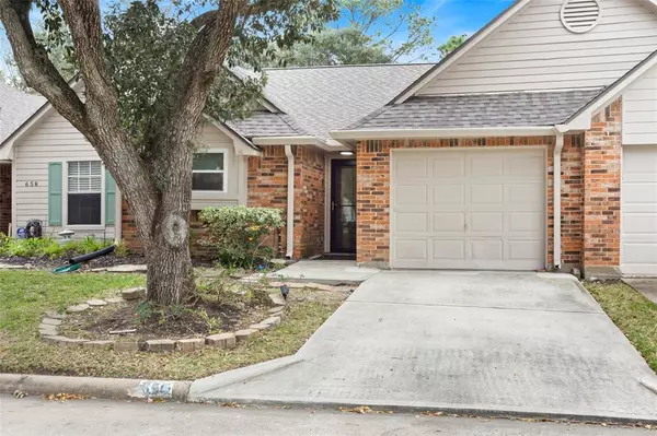 654 W Country Grove CIR, Pearland, TX 77584