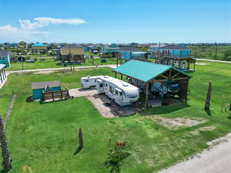 122 Ocean Breeze DR, Crystal Beach, TX 77650