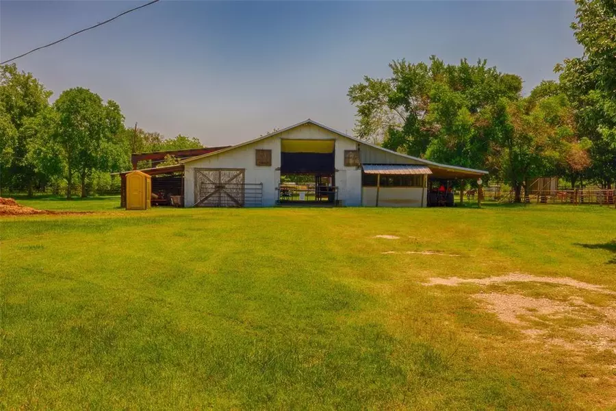 12035 Anderson RD, Willis, TX 77318