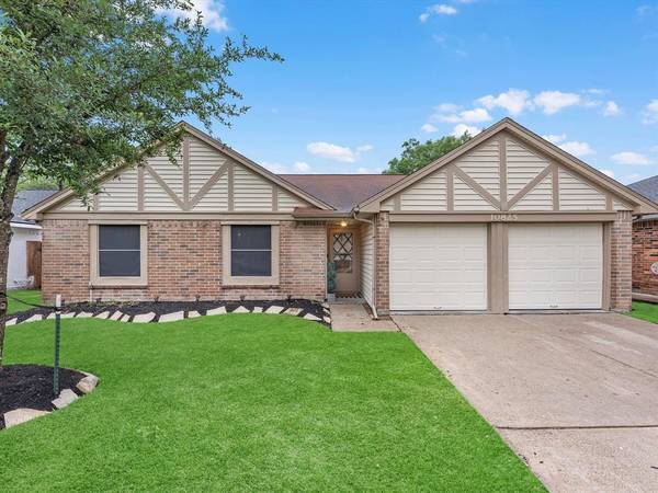 10825 Birch DR, La Porte, TX 77571