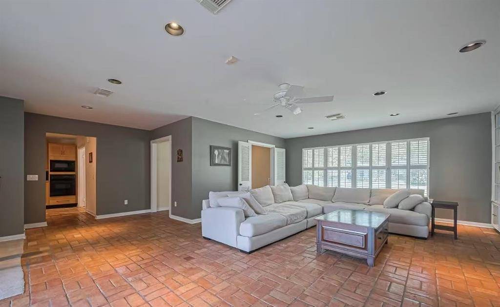 Houston, TX 77079,13115 Apple Tree RD