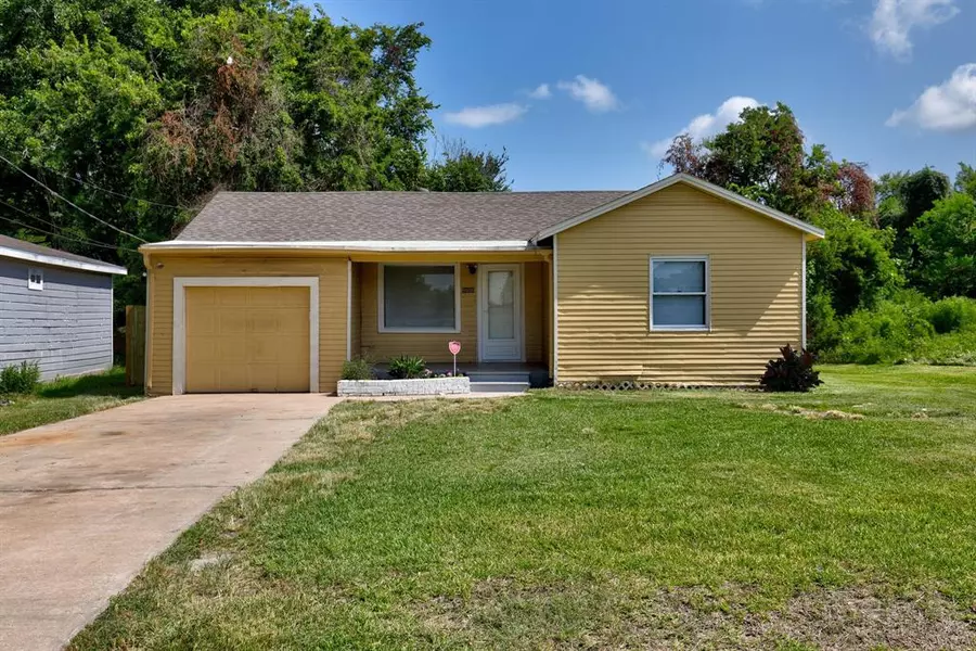 5906 Mentor DR, Texas City, TX 77591