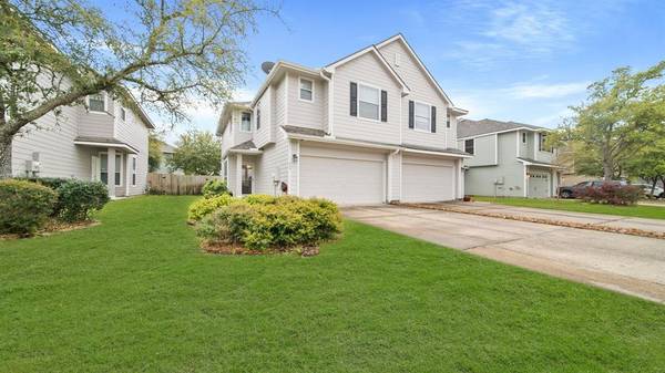 485 Folk Crest LN, Dickinson, TX 77539