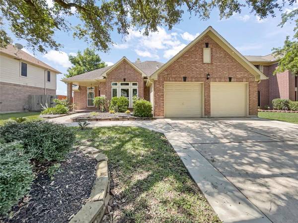 11022 Mesquite DR, La Porte, TX 77571