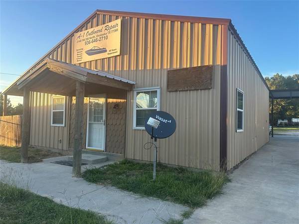 2140 N Fm 356, Onalaska, TX 77360