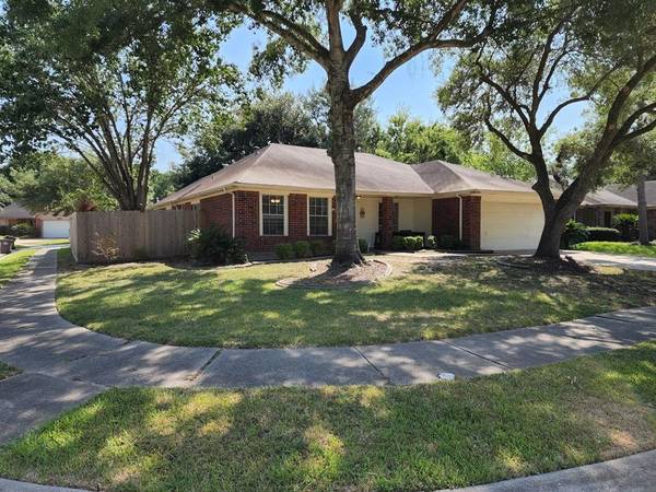 4907 Cloverfield DR, Pearland, TX 77584