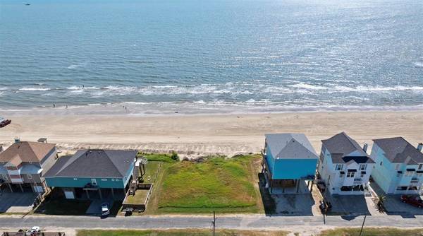 1114 Blue Water DR, Crystal Beach, TX 77650