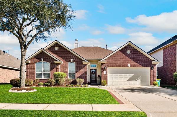 5203 Camarosa DR, Pasadena, TX 77504