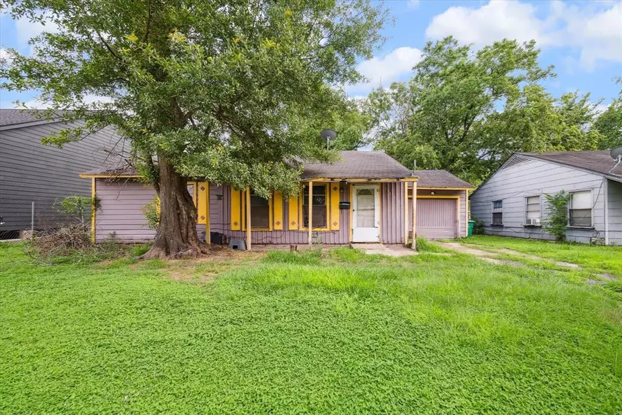 5858 Southington, Houston, TX 77033