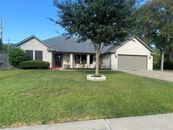 136 Sugar Cane CIR, Lake Jackson, TX 77566