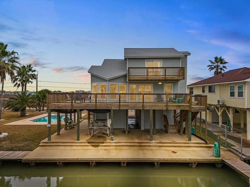 327 Swordfish LN, Surfside Beach, TX 77541