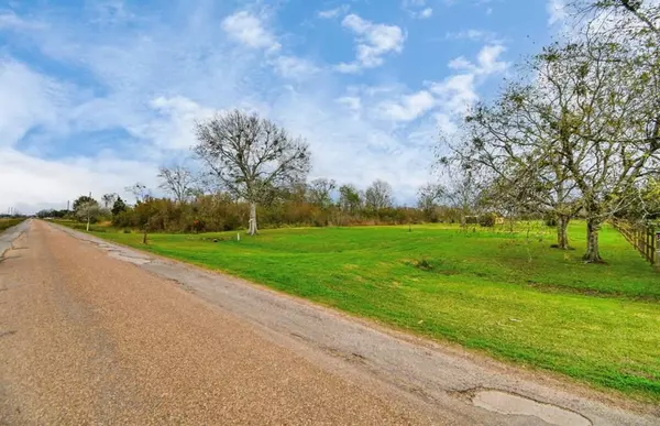 East Bernard, TX 77435,815 County Road 221