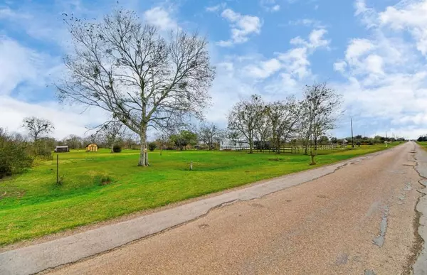 East Bernard, TX 77435,815 County Road 221