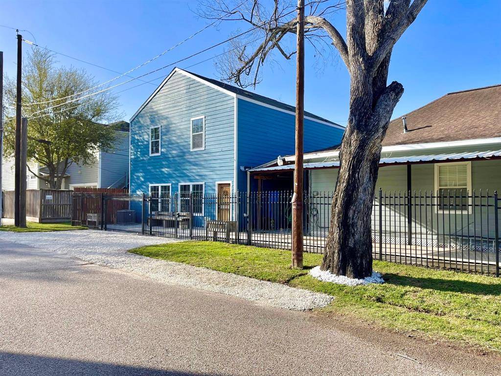 Houston, TX 77009,301 Tabor ST