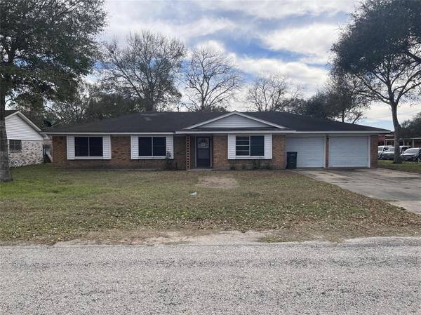 407 Ash ST, El Campo, TX 77437