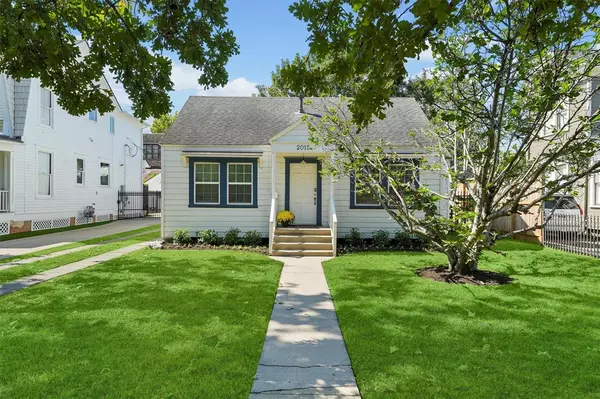 2015 Harvard ST, Houston, TX 77008