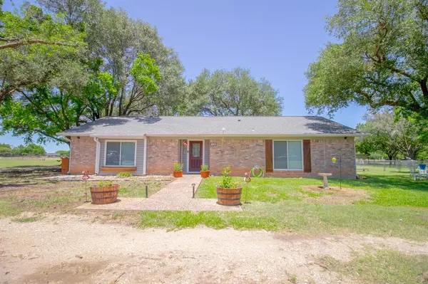 716 W 3rd ST, Eddy, TX 76524