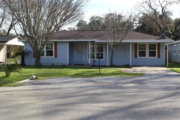 223 W Orchard ST, Clute, TX 77531