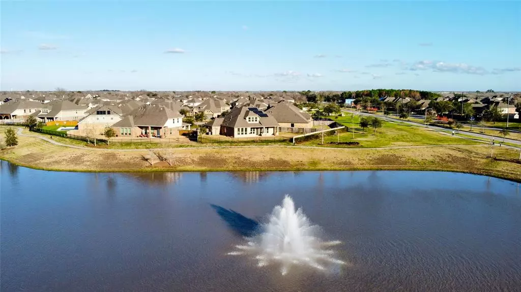 4939 Enchanted Springs DR, Rosharon, TX 77583