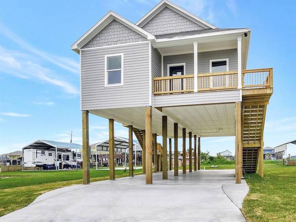 883 O Neal RD, Crystal Beach, TX 77650