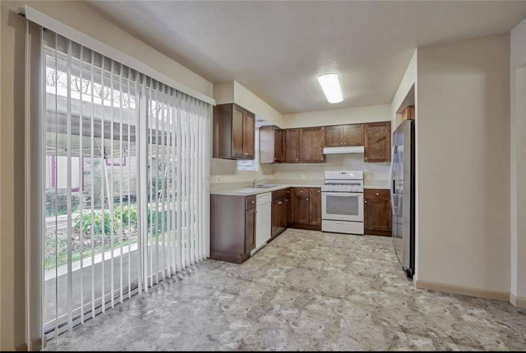 Tomball, TX 77375,215 N Howard ST