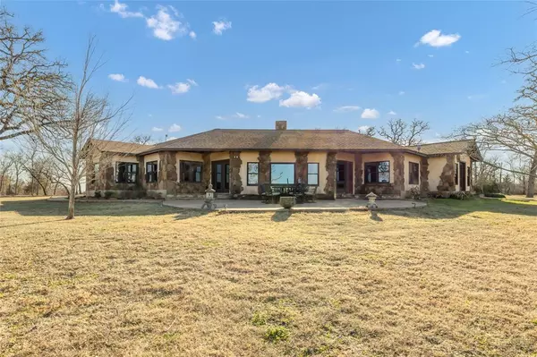 1640 Long Mountain RD, Gause, TX 77857