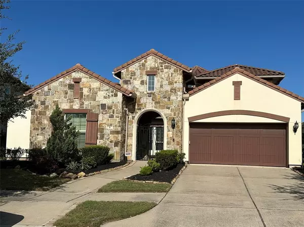 6 Quiet Vista DR, Sugar Land, TX 77498